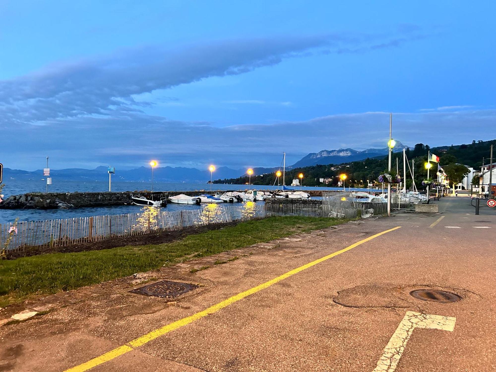 Du Leman Terasse-wifi-netflix-parking Apartment *